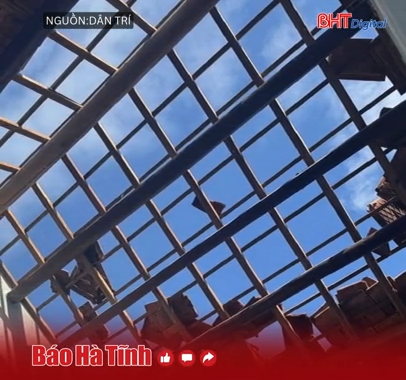 10 phút lốc xoáy "quét bay" gần 30 mái nhà dân