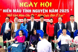 Hơn 300 người tham gia ngày hội hiến máu tình nguyện
