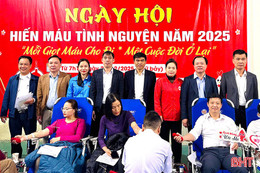 Hơn 300 người tham gia ngày hội hiến máu tình nguyện