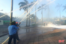 Diễn tập phương án chữa cháy tại Trung tâm thương mại, chợ Hồng Lĩnh