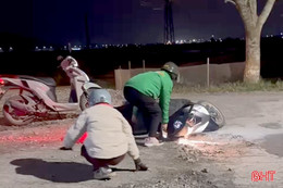 Vì sao nhiều người đi xe máy trượt ngã trên con đường lớn ở Bắc Hồng Lĩnh?