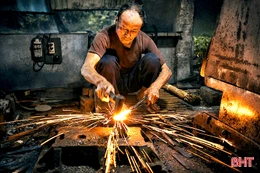 Mùa Tết ở làng rèn hàng trăm tuổi của Hà Tĩnh