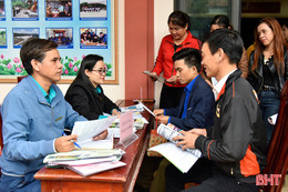 Gần 400 lao động miền núi tham gia phiên giao dịch việc làm