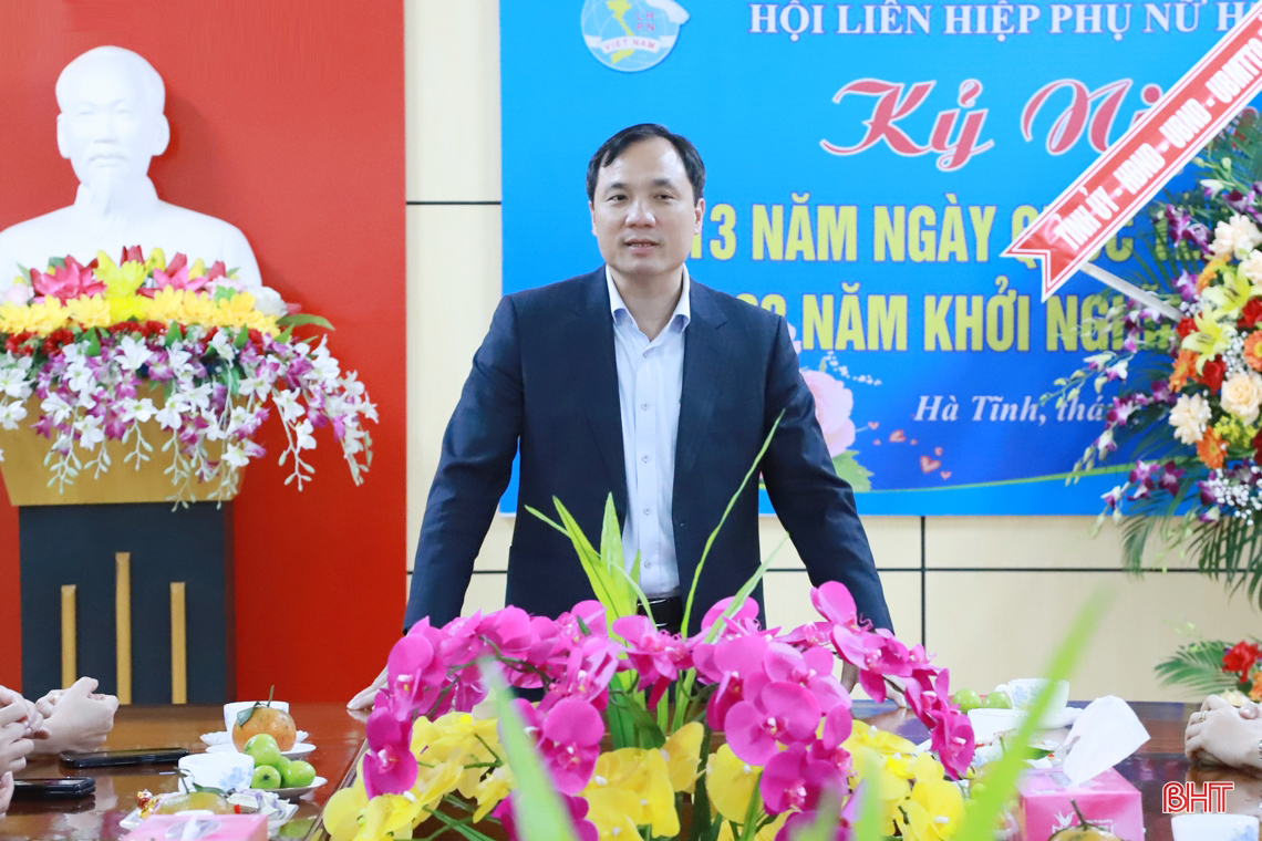Lãnh đạo tỉnh Hà Tĩnh chúc mừng Hội Liên hiệp phụ nữ tỉnh