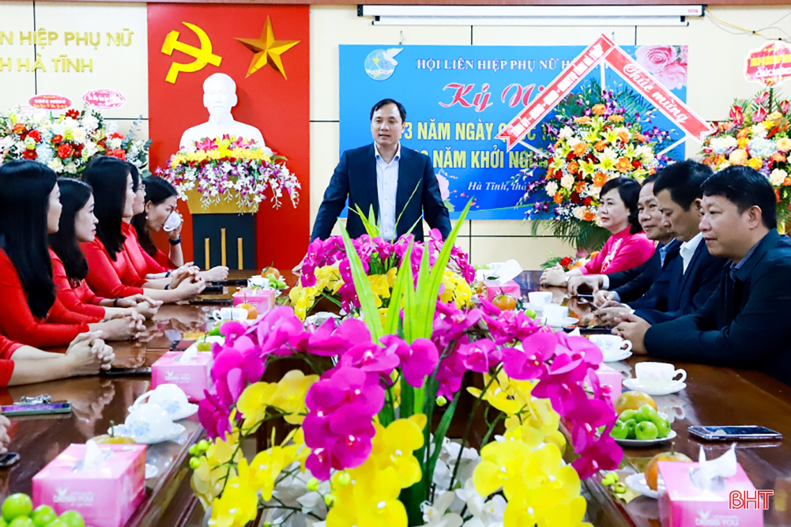Lãnh đạo tỉnh Hà Tĩnh chúc mừng Hội Liên hiệp phụ nữ tỉnh