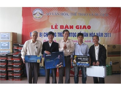 Các đơn vị nhận tượng trưng thiết bị được hỗ trợ