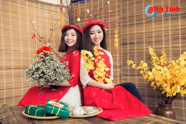 ngam thieu nu ha tinh mac ao dai truyen thong don tet co truyen