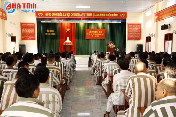 giam thoi han chap hanh an phat tu cho 376 pham nhan