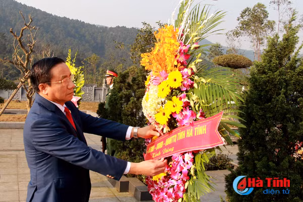 bi thu tinh uy dang huong co tong bi thu ha huy tap va dai tuong vo nguyen giap