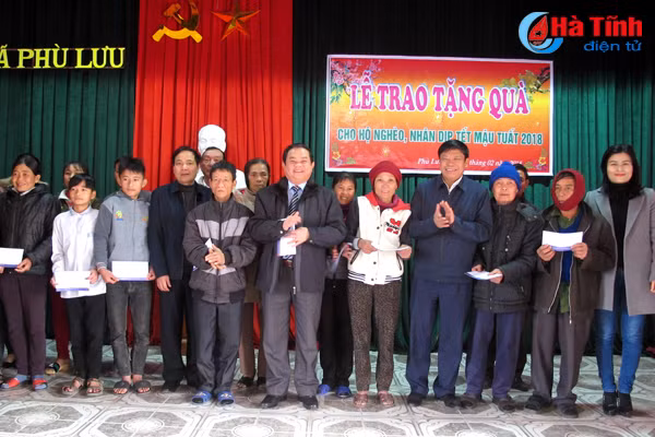 lanh dao cac nganh chuc tet ho ngheo gia dinh chinh sach