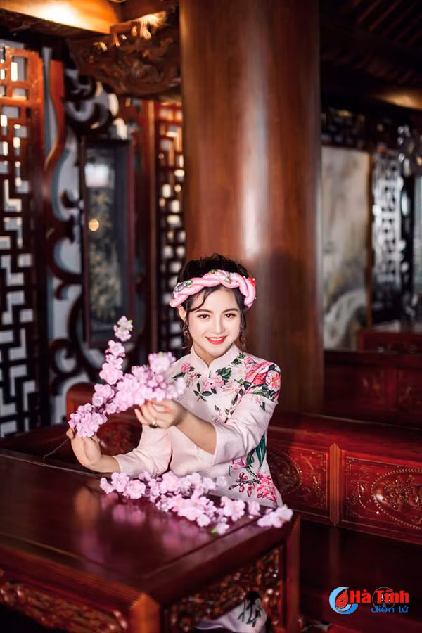 ngam thieu nu ha tinh mac ao dai truyen thong don tet co truyen