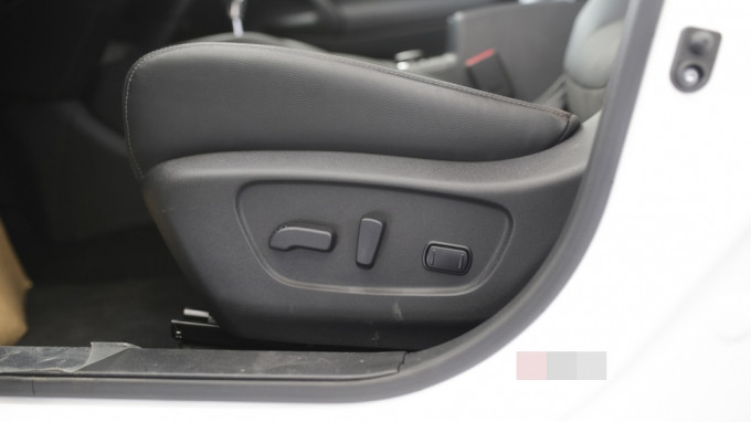 Điều chỉnh ghế ngồi là một trong những chức năng tiện lợi mà cánh tài xế mới không hay để ý tới day la nhung chuc nang huu ich cac tai xe moi can luu y