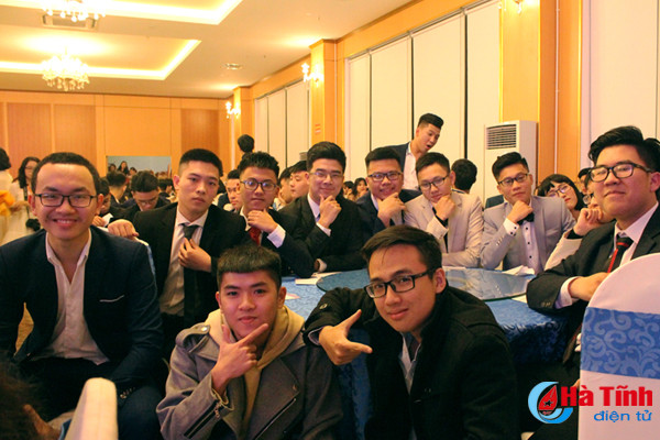 prom thpt chuyen ha tinh chung ta mai la hoang tu va cong chua