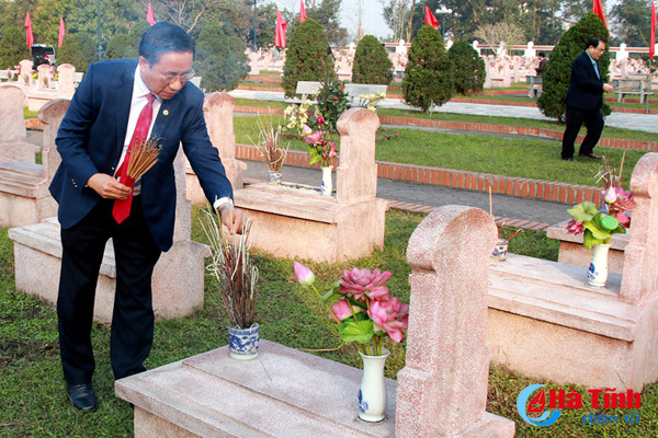 bi thu tinh uy dang huong co tong bi thu ha huy tap va dai tuong vo nguyen giap