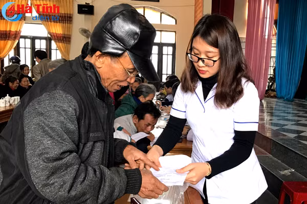 formosa ha tinh to chuc kham benh cap thuoc cho nguoi ngheo