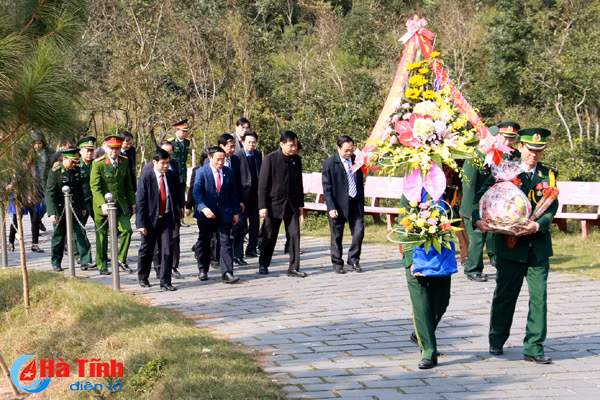 bi thu tinh uy dang huong co tong bi thu ha huy tap va dai tuong vo nguyen giap