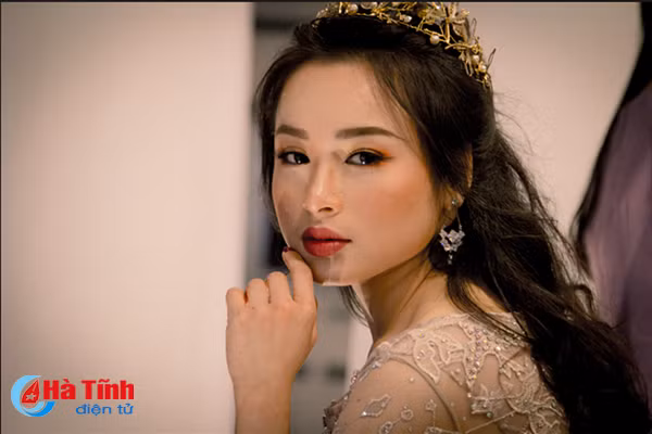 prom thpt chuyen ha tinh chung ta mai la hoang tu va cong chua