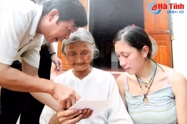 co gai goc viet va 34 ngay dem vuot 10 000km tim ve nguon coi