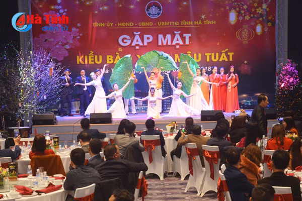 nguoi ha tinh o nuoc ngoai la bo phan khong tach roi voi que huong