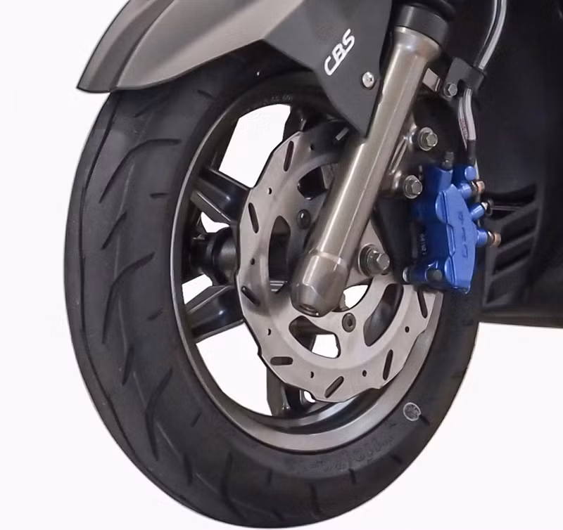 scooter ham ho nhu moto phan khoi lon gia hon 1 300 usd