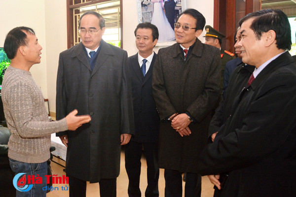 bi thu thanh uy tp ho chi minh dang huong tai dong loc va khu luu niem nguyen du