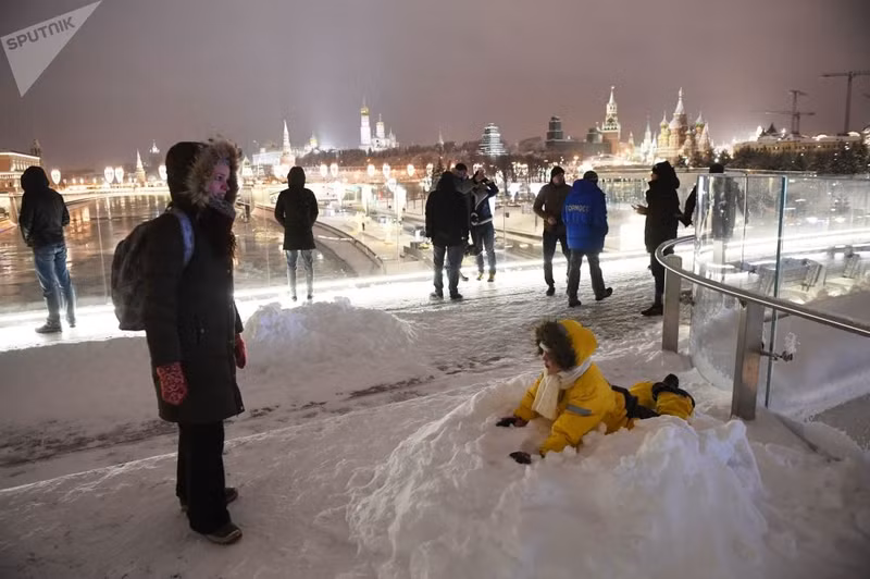 photo thu do nga trong ngay tuyet roi day ky luc