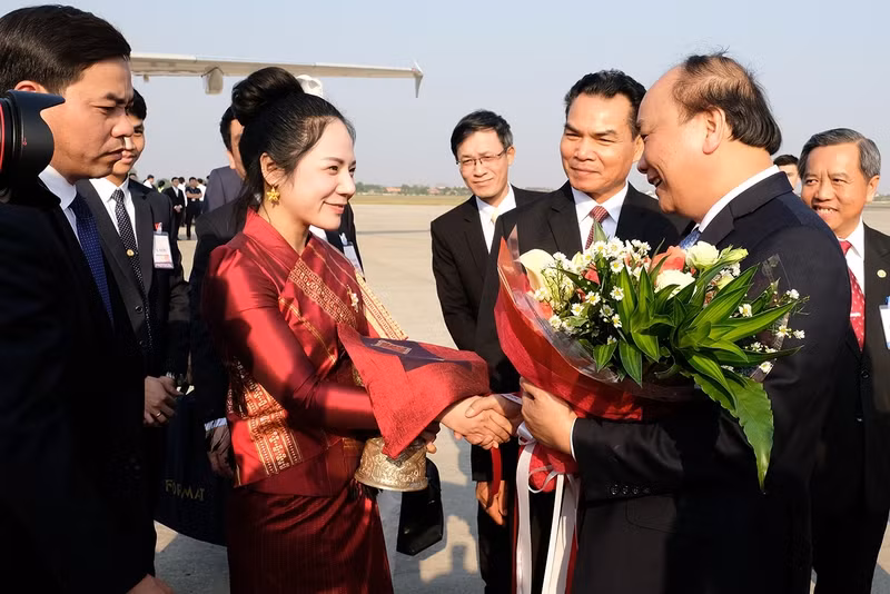 dua quan he viet lao len tam cao moi