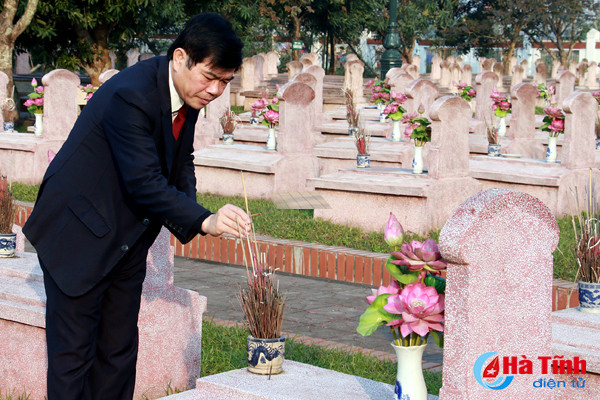 bi thu tinh uy dang huong co tong bi thu ha huy tap va dai tuong vo nguyen giap