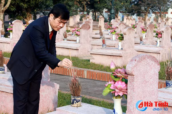 bi thu tinh uy dang huong co tong bi thu ha huy tap va dai tuong vo nguyen giap