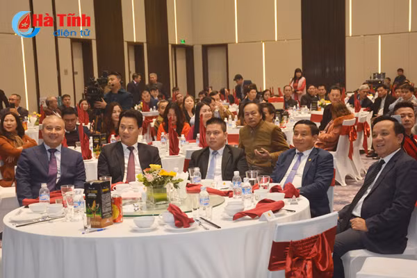 nguoi ha tinh o nuoc ngoai la bo phan khong tach roi voi que huong