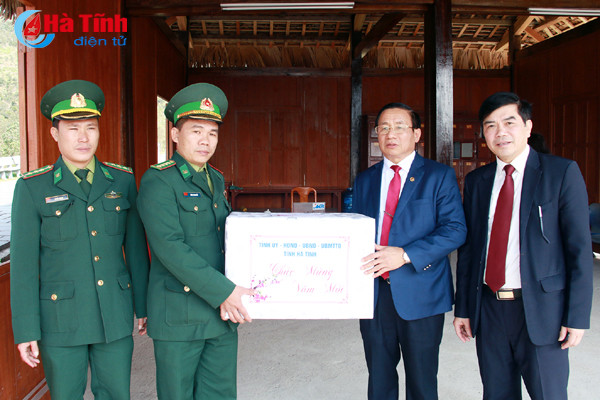 bi thu tinh uy dang huong co tong bi thu ha huy tap va dai tuong vo nguyen giap