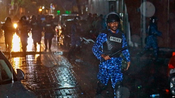 the gioi noi bat trong tuan khung hoang chinh tri o thien duong du lich maldives