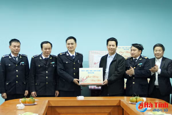 chu tich ubnd tinh khai thac hieu qua hop ly khu vuc cua khau cau treo