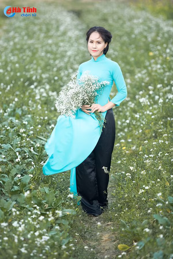 ngam thieu nu ha tinh mac ao dai truyen thong don tet co truyen