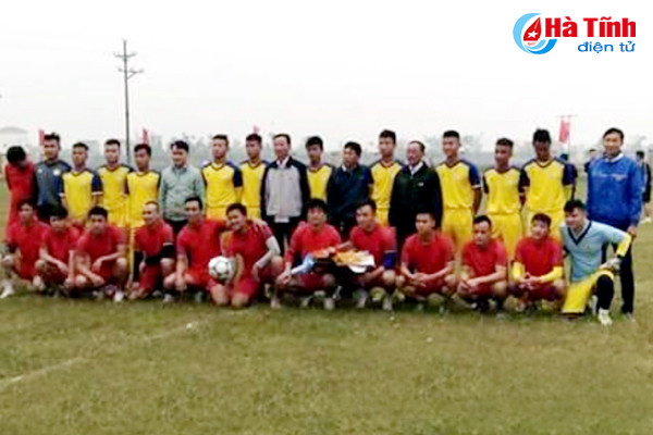 u19 ha tinh thi dau giao huu gay quy tu thien