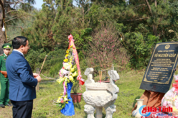 bi thu tinh uy dang huong co tong bi thu ha huy tap va dai tuong vo nguyen giap