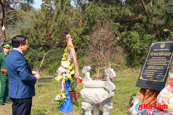 bi thu tinh uy dang huong co tong bi thu ha huy tap va dai tuong vo nguyen giap