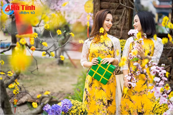 ngam thieu nu ha tinh mac ao dai truyen thong don tet co truyen