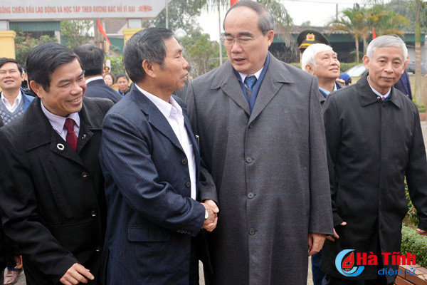 bi thu thanh uy tp ho chi minh dang huong tai dong loc va khu luu niem nguyen du