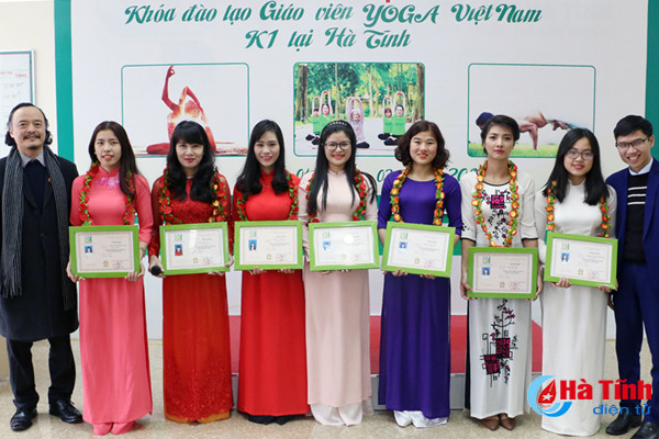 ha tinh co 8 giao vien yoga duoc cap bang tot nghiep