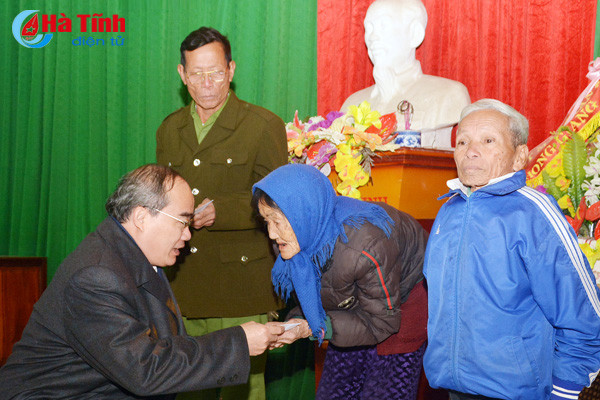 bi thu thanh uy tp ho chi minh dang huong tai dong loc va khu luu niem nguyen du