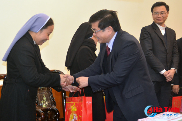 giao phan vinh chuc tet dang bo chinh quyen va nhan dan ha tinh