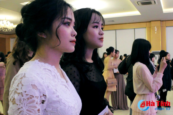 prom thpt chuyen ha tinh chung ta mai la hoang tu va cong chua