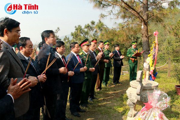 bi thu tinh uy dang huong co tong bi thu ha huy tap va dai tuong vo nguyen giap