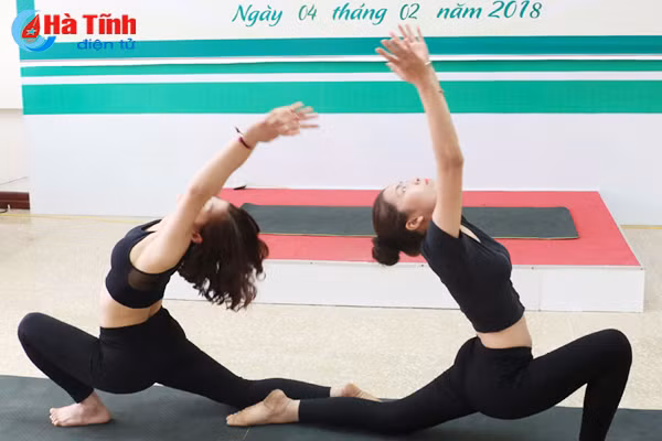 ha tinh co 8 giao vien yoga duoc cap bang tot nghiep