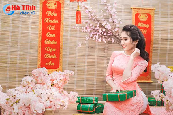 ngam thieu nu ha tinh mac ao dai truyen thong don tet co truyen