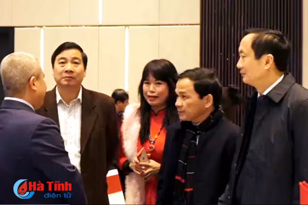 nguoi ha tinh o nuoc ngoai la bo phan khong tach roi voi que huong