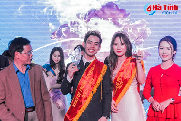 prom thpt chuyen ha tinh chung ta mai la hoang tu va cong chua