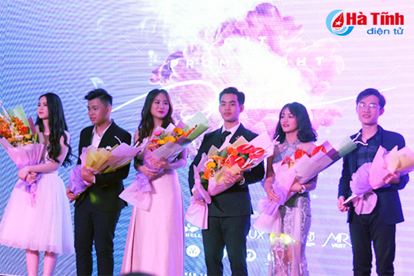 prom thpt chuyen ha tinh chung ta mai la hoang tu va cong chua