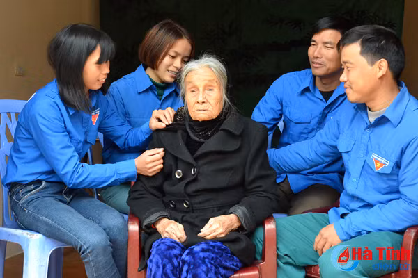 mua xuan trong ngoi nha cua me viet nam anh hung